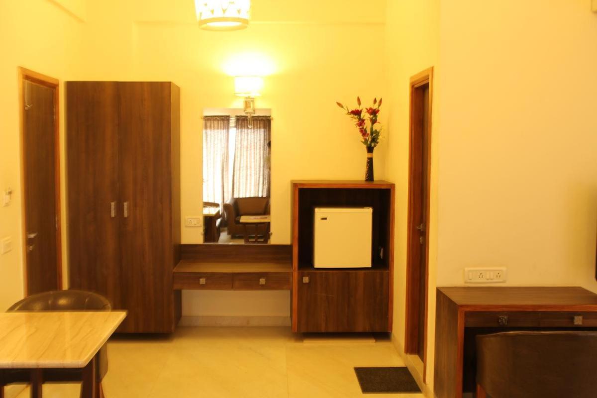 Hotel Grand 3D Bhuj Zewnętrze zdjęcie