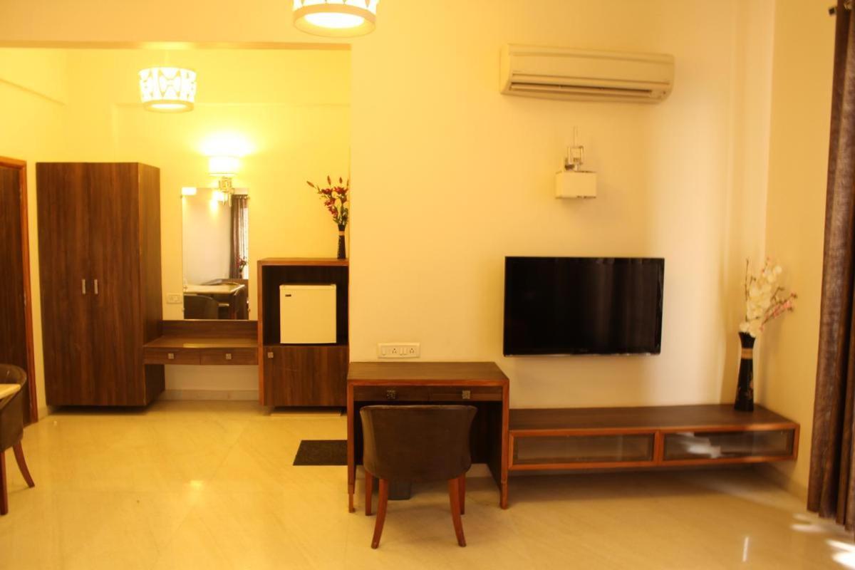 Hotel Grand 3D Bhuj Zewnętrze zdjęcie